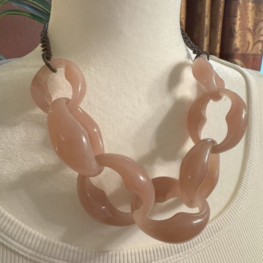 Loft Chunky Interlink Acrylic Necklace in Blush